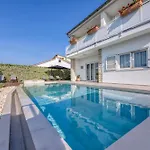 A Touch Of Luxury And Comfort - Irena *