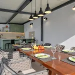 A Touch Of Luxury And Comfort - Irena וילה *