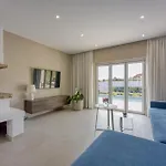 וילה A Touch Of Luxury And Comfort - Irena פורץ