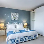 A Touch Of Luxury And Comfort - Irena פורץ