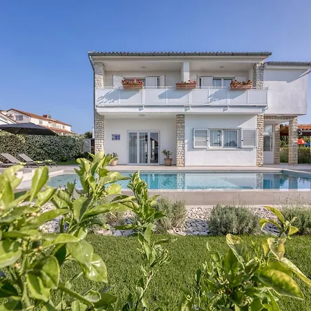 Villa A Touch Of Luxury And Comfort - Irena *