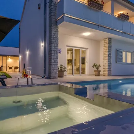 A Touch Of Luxury And Comfort - Irena Villa Poreč