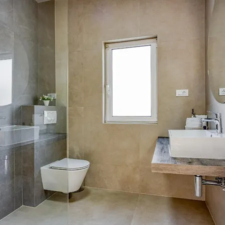 A Touch Of Luxury And Comfort - Irena ヴィラ