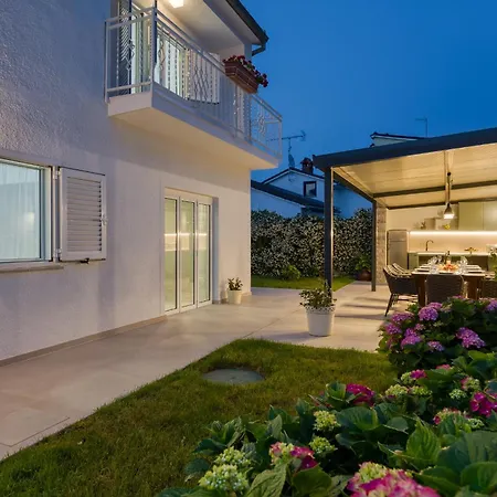 Villa A Touch Of Luxury And Comfort - Irena *