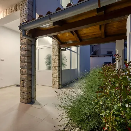 Villa A Touch Of Luxury And Comfort - Irena Poreč