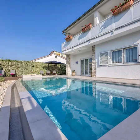 A Touch Of Luxury And Comfort - Irena *