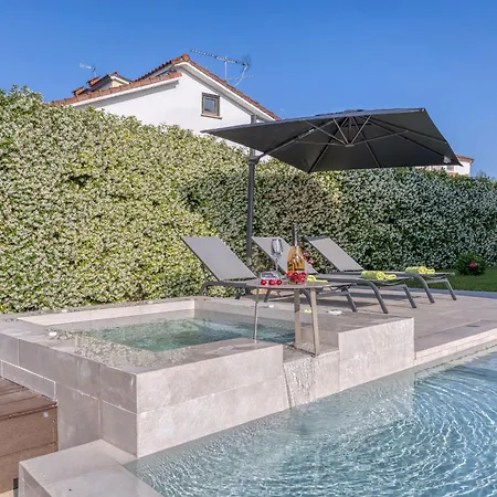 A Touch Of Luxury And Comfort - Irena ヴィラ