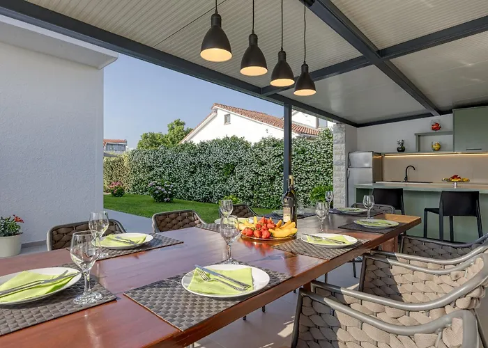 A Touch Of Luxury And Comfort - Irena Villa