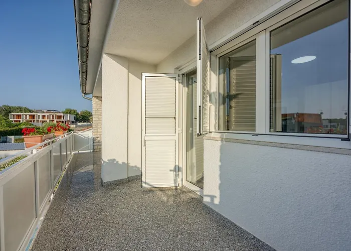 Villa A Touch Of Luxury And Comfort - Irena Poreč