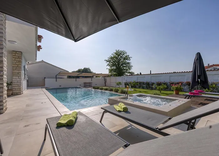 A Touch Of Luxury And Comfort - Irena Πόρετς