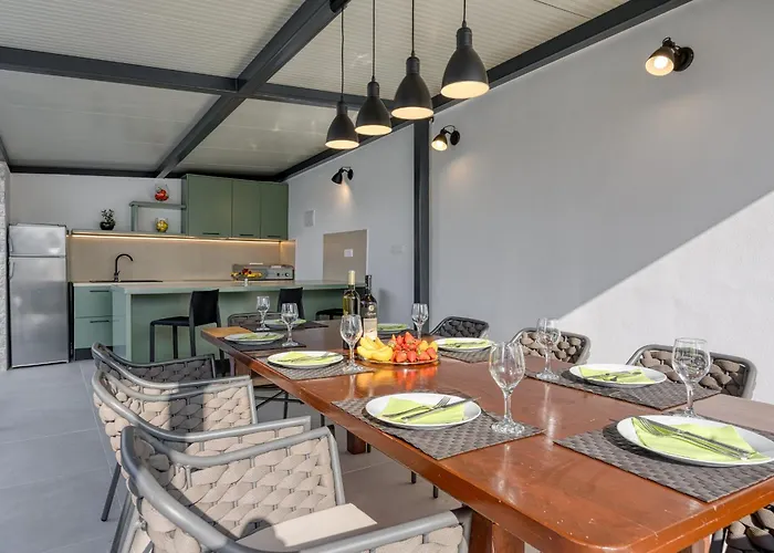 A Touch Of Luxury And Comfort - Irena Villa *