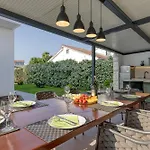 A Touch Of Luxury And Comfort - Irena Willa