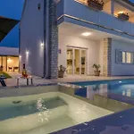 A Touch Of Luxury And Comfort - Irena Willa Poreč
