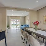 Willa A Touch Of Luxury And Comfort - Irena