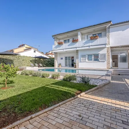 וילה A Touch Of Luxury And Comfort - Irena פורץ