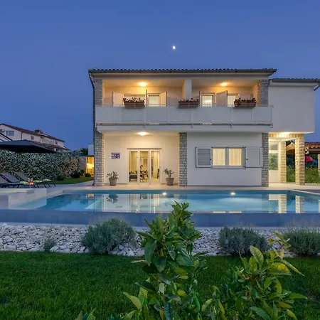 A Touch Of Luxury And Comfort - Irena וילה *