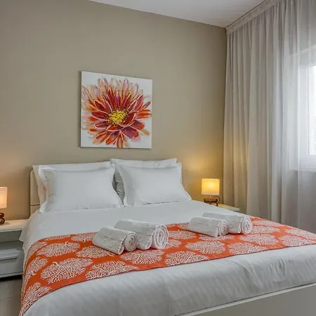 A Touch Of Luxury And Comfort - Irena Poreč