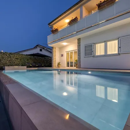 A Touch Of Luxury And Comfort - Irena Villa