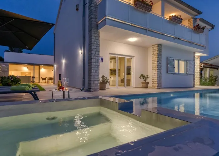 A Touch Of Luxury And Comfort - Irena Вилла Пореч