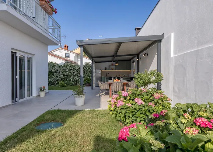 A Touch Of Luxury And Comfort - Irena