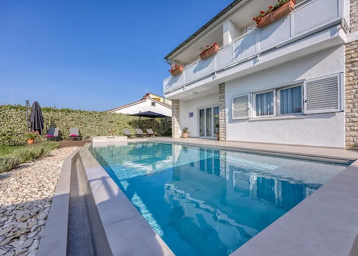 A Touch Of Luxury And Comfort - Irena *