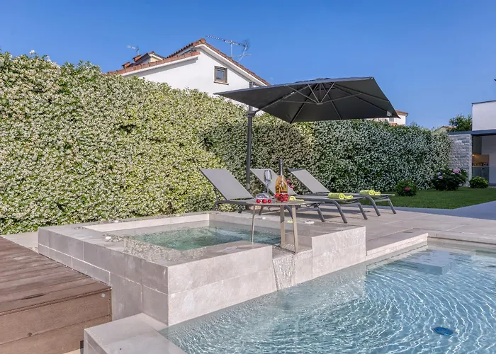 A Touch Of Luxury And Comfort - Irena Villa