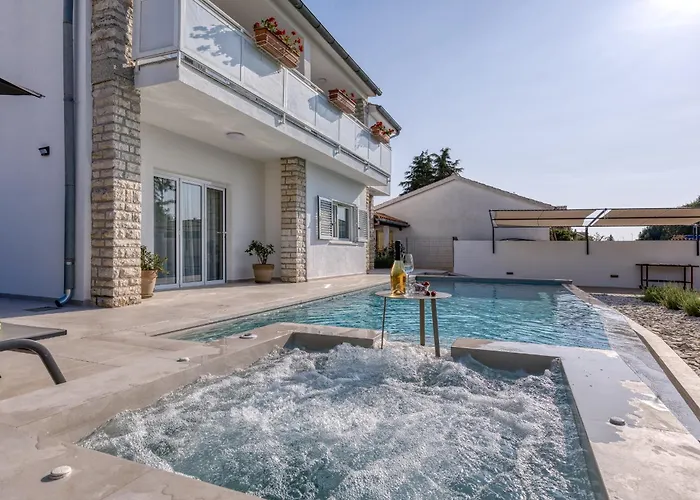 Villa A Touch Of Luxury And Comfort - Irena Poreč