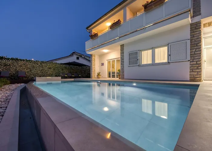 A Touch Of Luxury And Comfort - Irena Villa