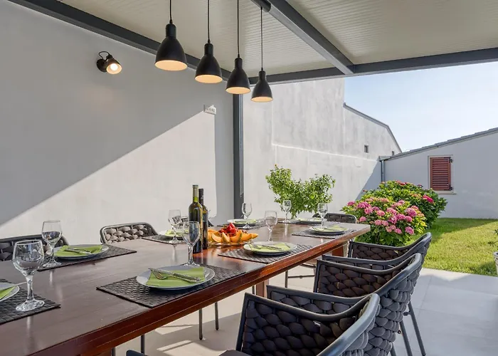 A Touch Of Luxury And Comfort - Irena *