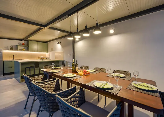 A Touch Of Luxury And Comfort - Irena