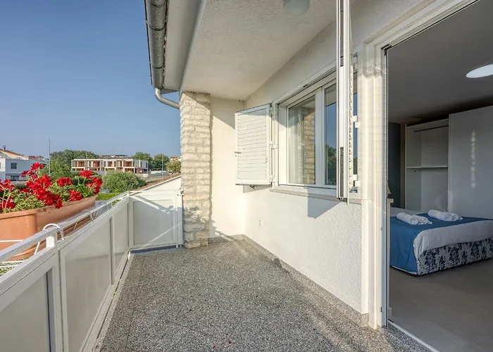 A Touch Of Luxury And Comfort - Irena *