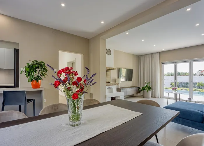 A Touch Of Luxury And Comfort - Irena