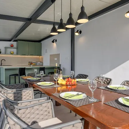 A Touch Of Luxury And Comfort - Irena Βίλα *