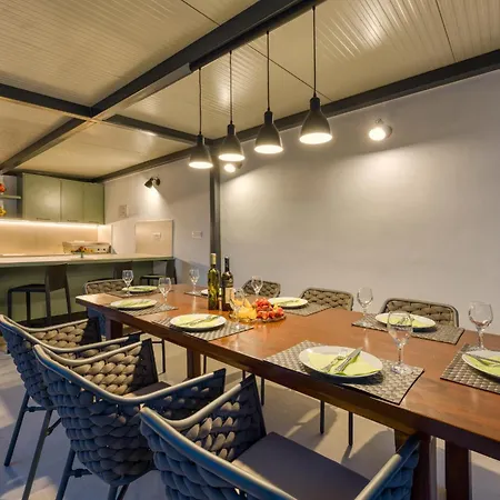 A Touch Of Luxury And Comfort - Irena