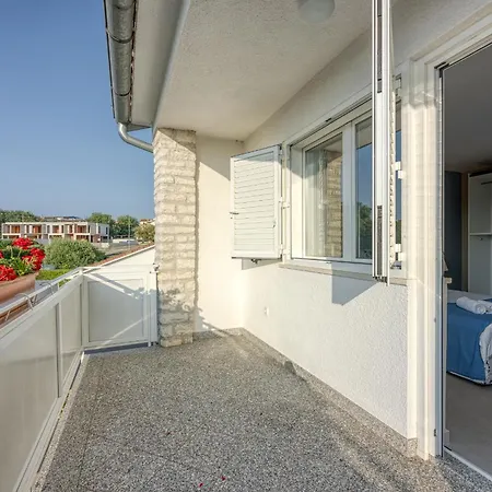 A Touch Of Luxury And Comfort - Irena *